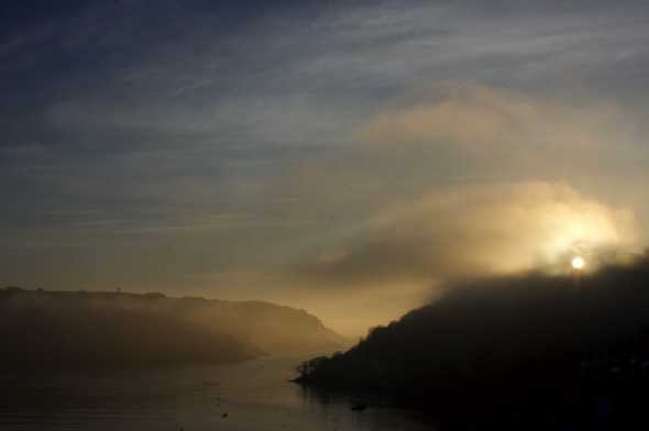 30 November 2020 - 08-33-10
The big news of this day was the arrival of the huge platform you can see below. But this snap of the sun and mist of that morning beats it all.
--------------------------
Mist & sunrise over Dartmouth rivermouth